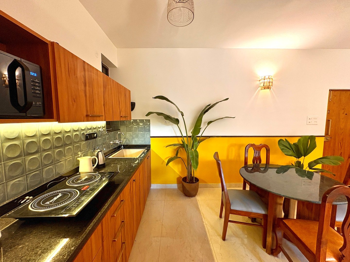 Full kitchen